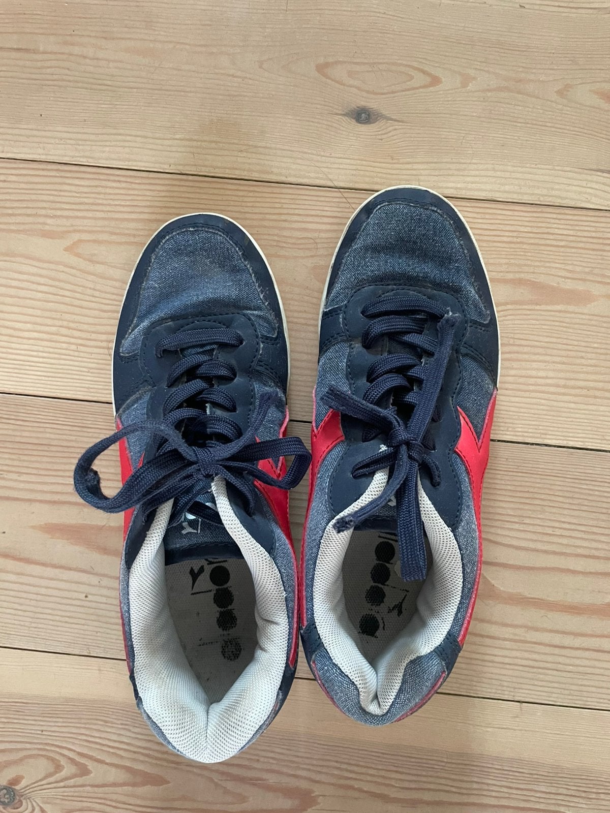 Diadora schoenen, Schoenen, Ophalen of Verzenden, Zo goed als nieuw, Jongen