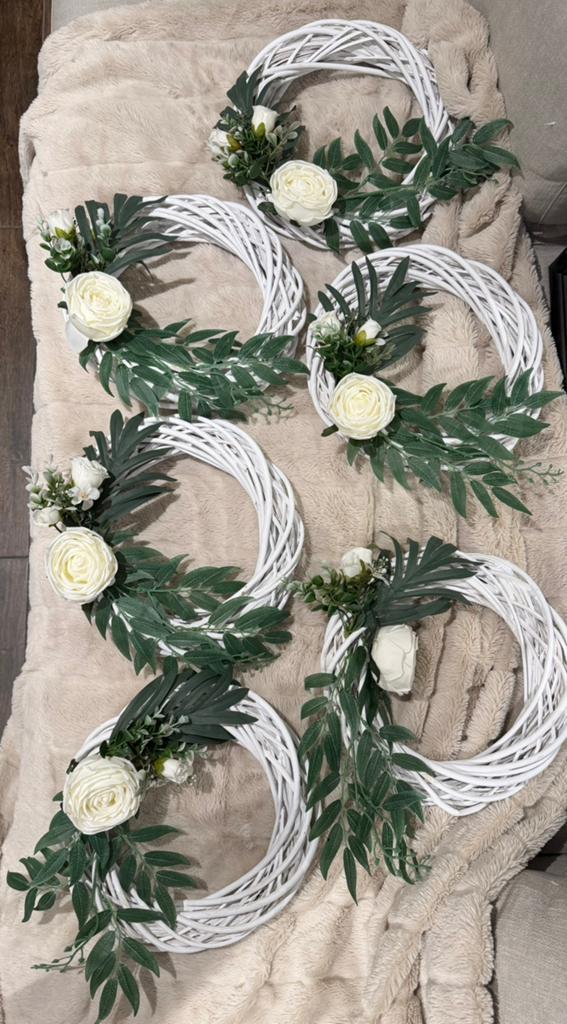 6 couronnes blanches avec des fleurs artificielles, Maison & Meubles, Accessoires pour la Maison | Couronnes, Enlèvement, Comme neuf