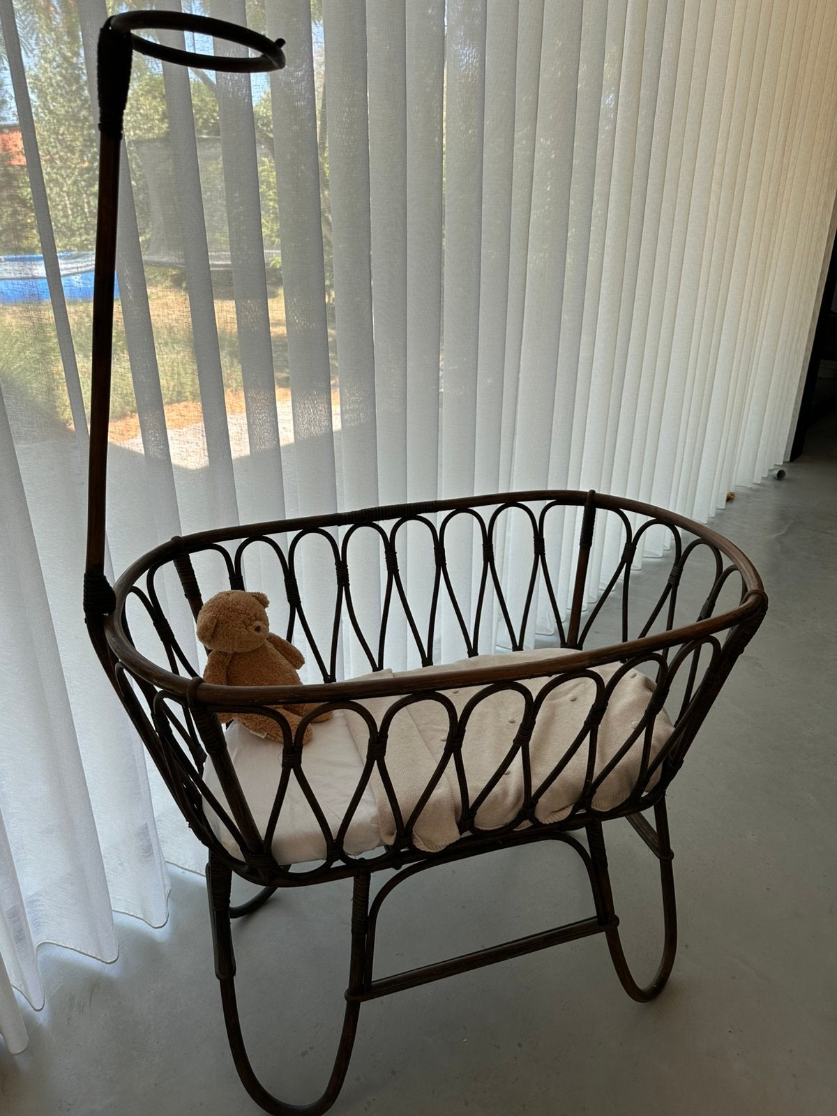 Vintage rotan babywieg, Kinderen en Baby's, Babywiegjes en Ledikanten, Zo goed als nieuw, Ophalen
