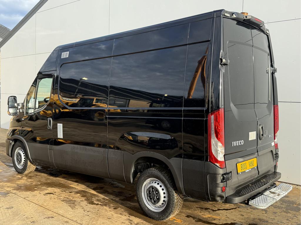 Iveco Daily 35S18 3.0 L2H2 Airco Adaptieve Cruise Control Ca, Auto's, Achterwielaandrijving, 4 cilinders, Iveco, Zwart