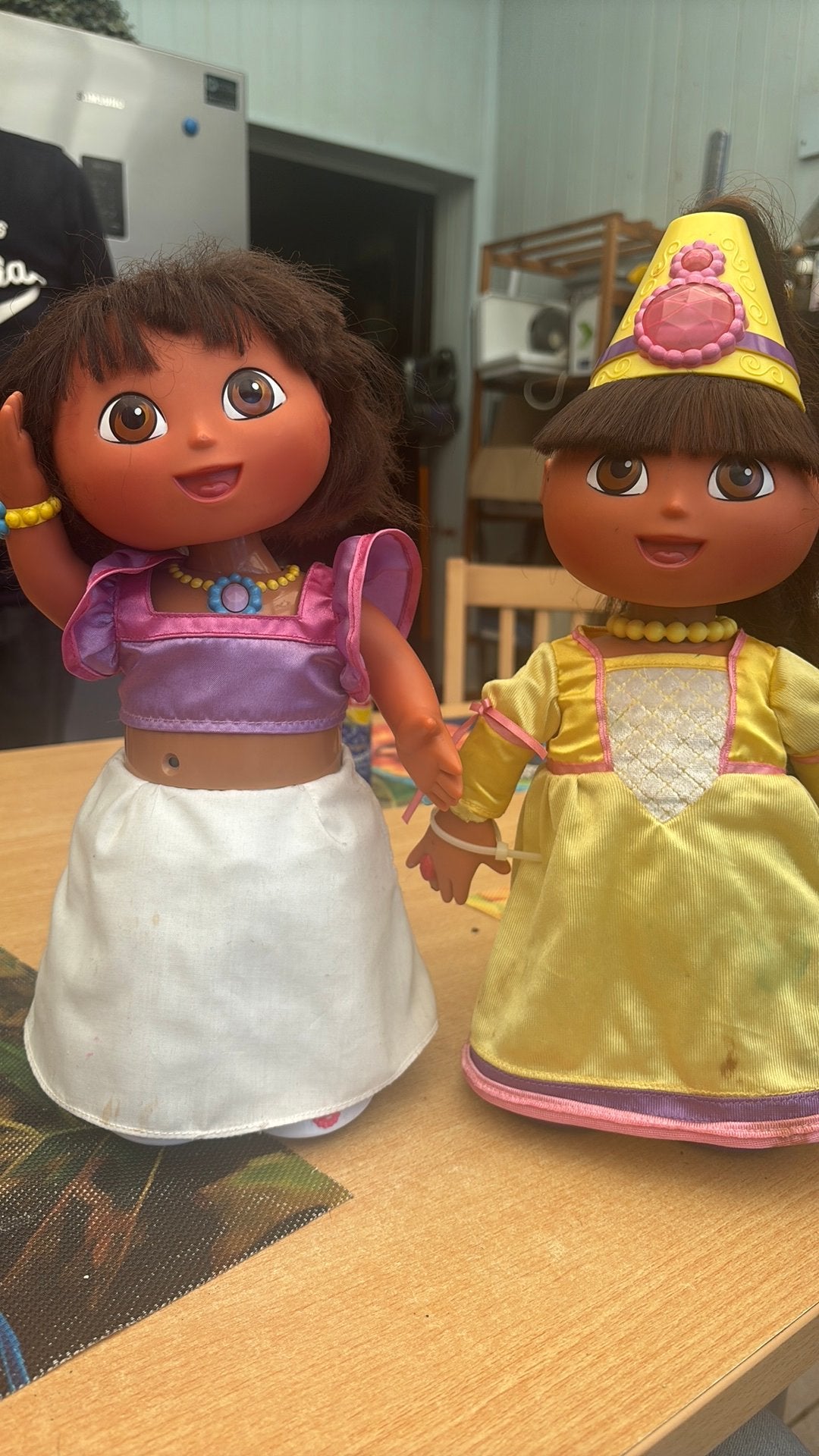 Dansende en sprekende dora poppen, Ophalen, Gebruikt