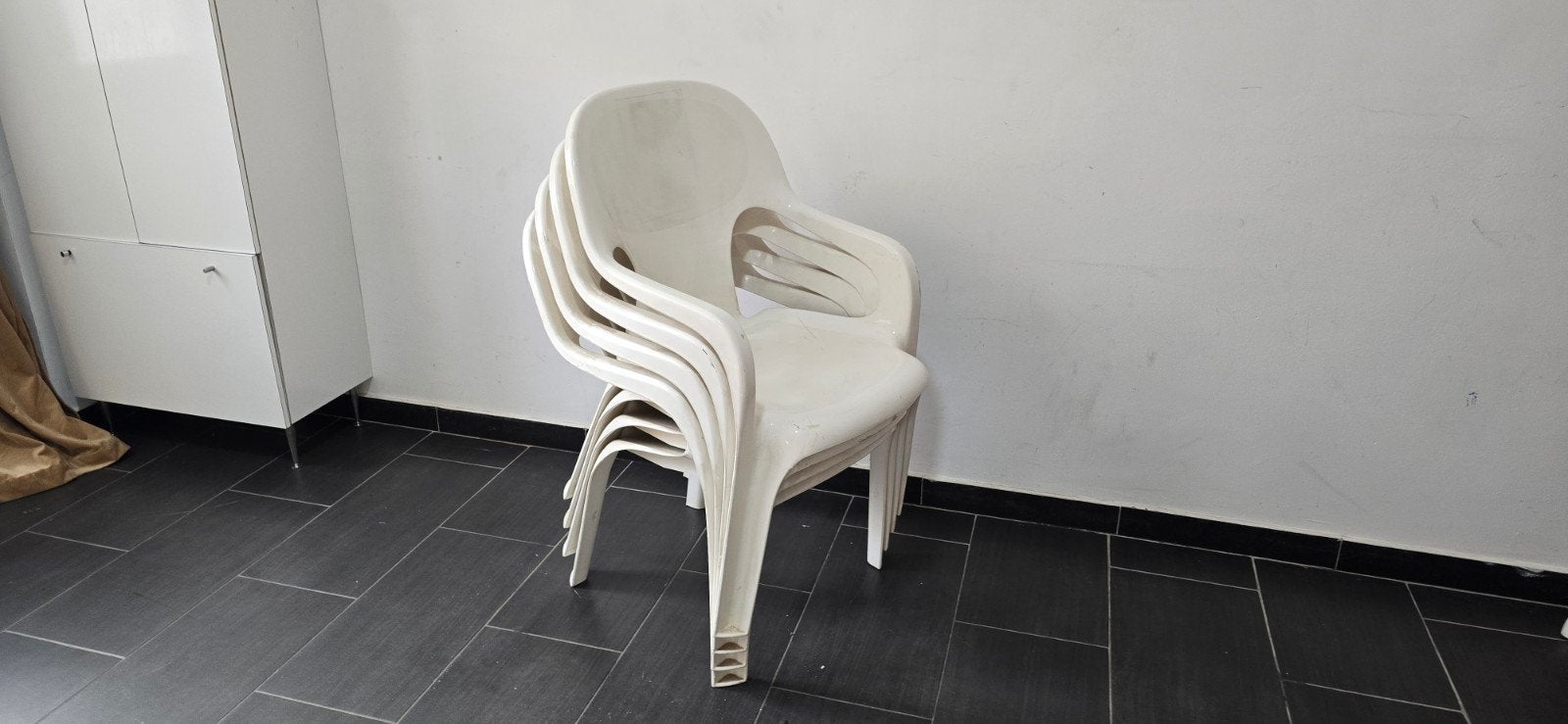 quatre chaises de jardin darolet en plastique dure de haut q, Enlèvement ou Envoi, Plastique