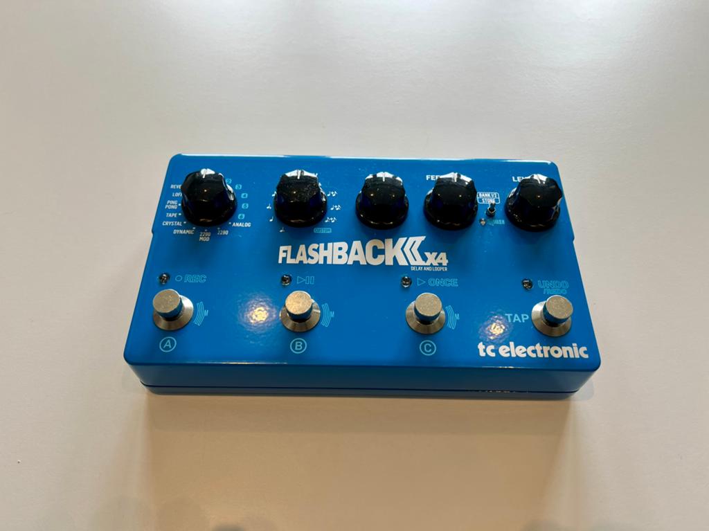 TC Electronic Flashback 2 X4 Delay / Looper, Enlèvement ou Envoi, Comme neuf, Delay ou Écho