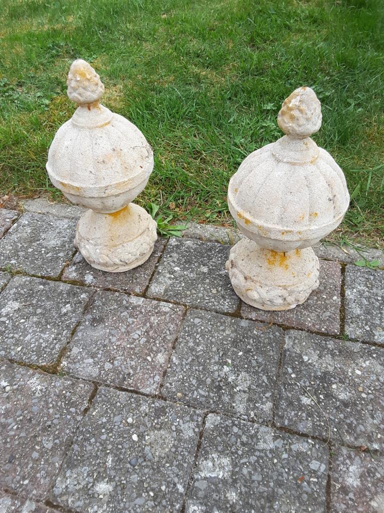 Tuinornament 2 stuks  / hoogte 31 cm., Ophalen, Gebruikt