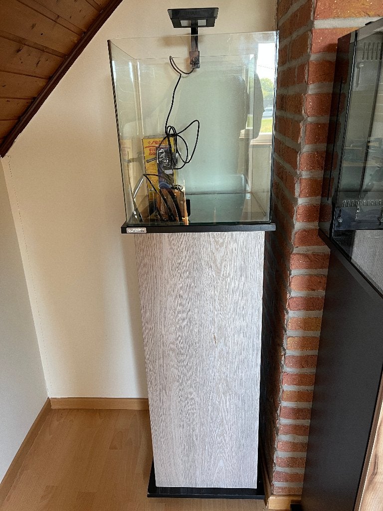 Aquarium 60 litres + meuble et accessoires, Aquarium vide, Enlèvement, Utilisé, Contrôle par application
