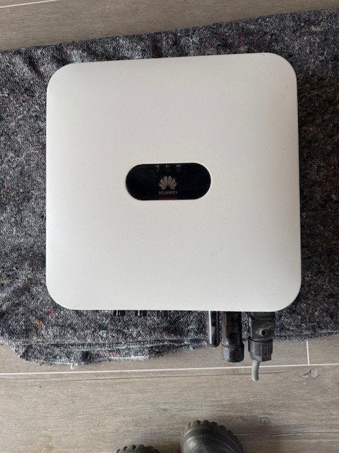 2 Huawei Omvormers, Doe-het-zelf en Bouw, Ophalen, Zo goed als nieuw, Compleet systeem