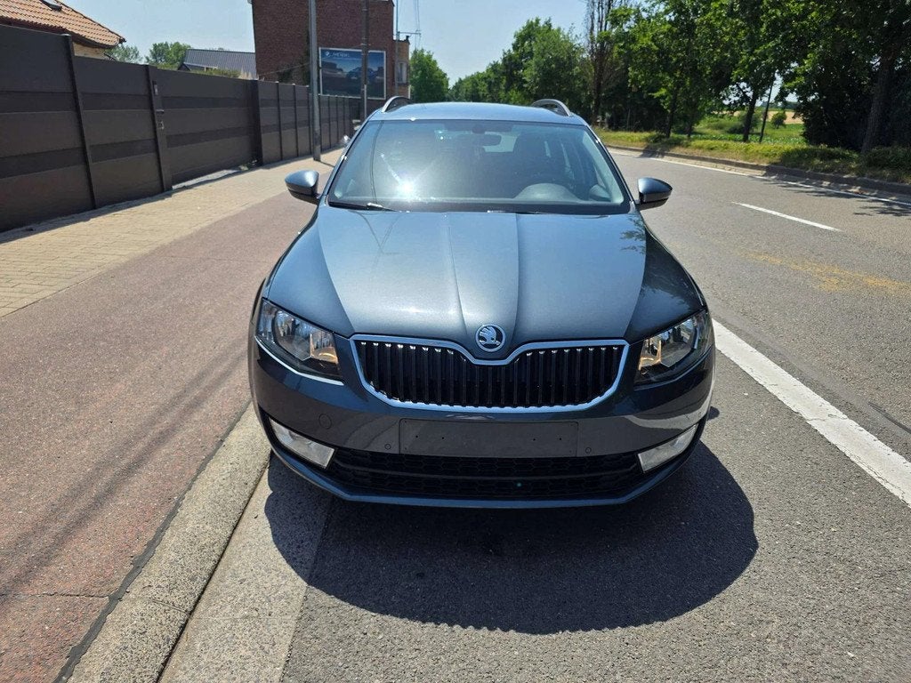 Skoda Octavia SW 1.6 CR TDi Style DSG ! 84000KM ! "AUTOMAAT", Argent ou Gris, Achat, Euro 6, Entreprise