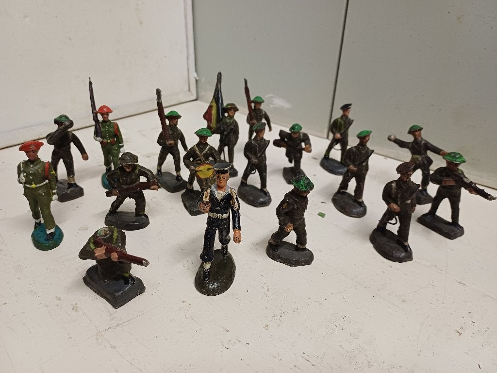 lot de soldats papier mâché  et plomb(18 papier Ma +5 metal, Enlèvement ou Envoi, Armée de terre, Miniature ou Figurine