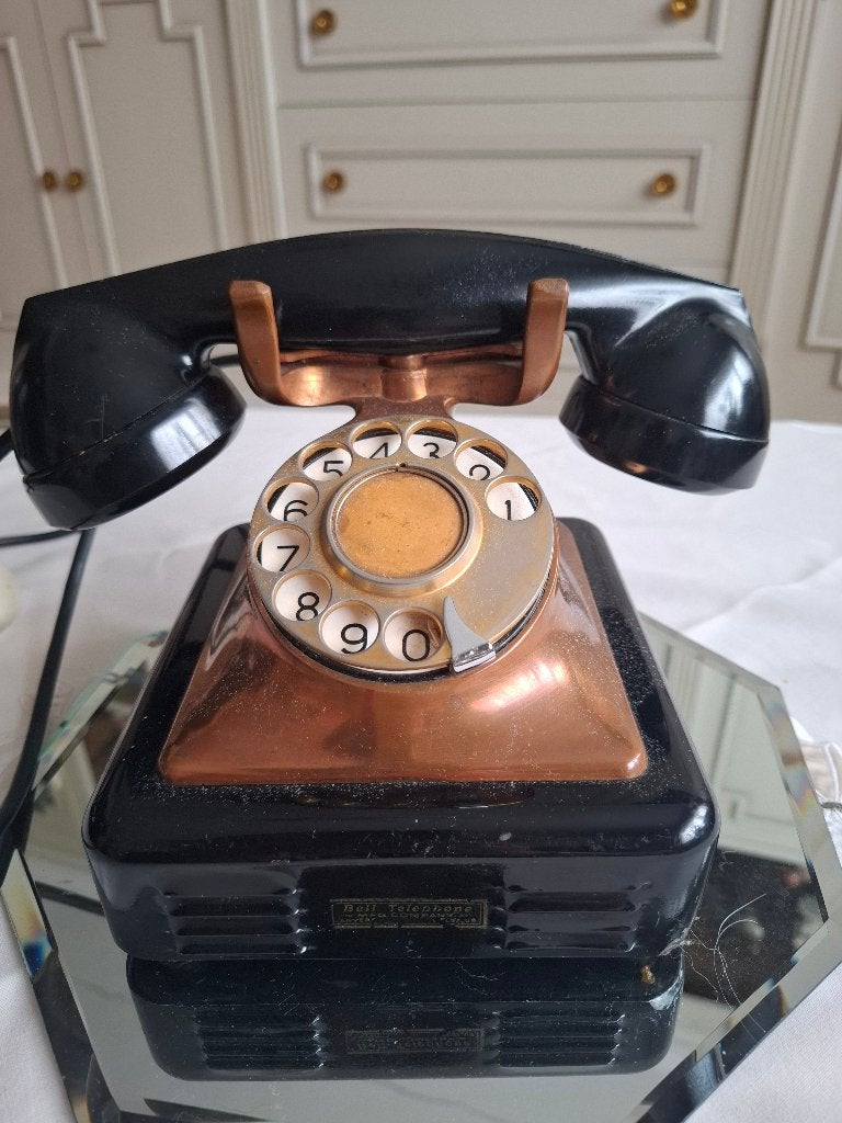 oude telefoon met draaischijf, Ophalen, Niet werkend, Analoge centrale