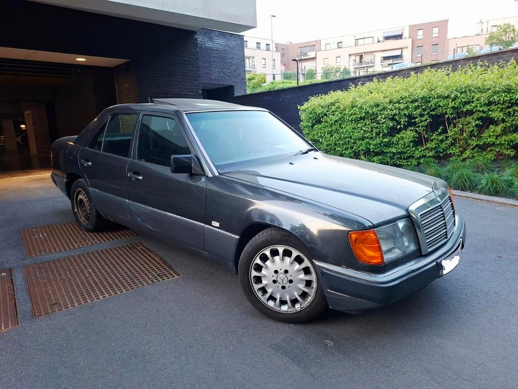 Mercedes-Benz W124 250D, echte voorouder, Auto's, Mercedes-Benz, 2500 cc, Stof, Zwart, 5 deurs