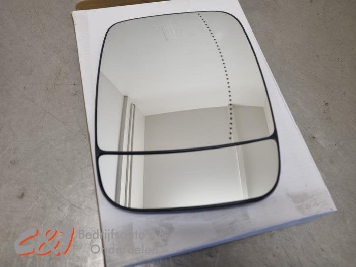 Spiegelglas rechts van een Opel Vivaro, Gebruikt, -, -, Opel