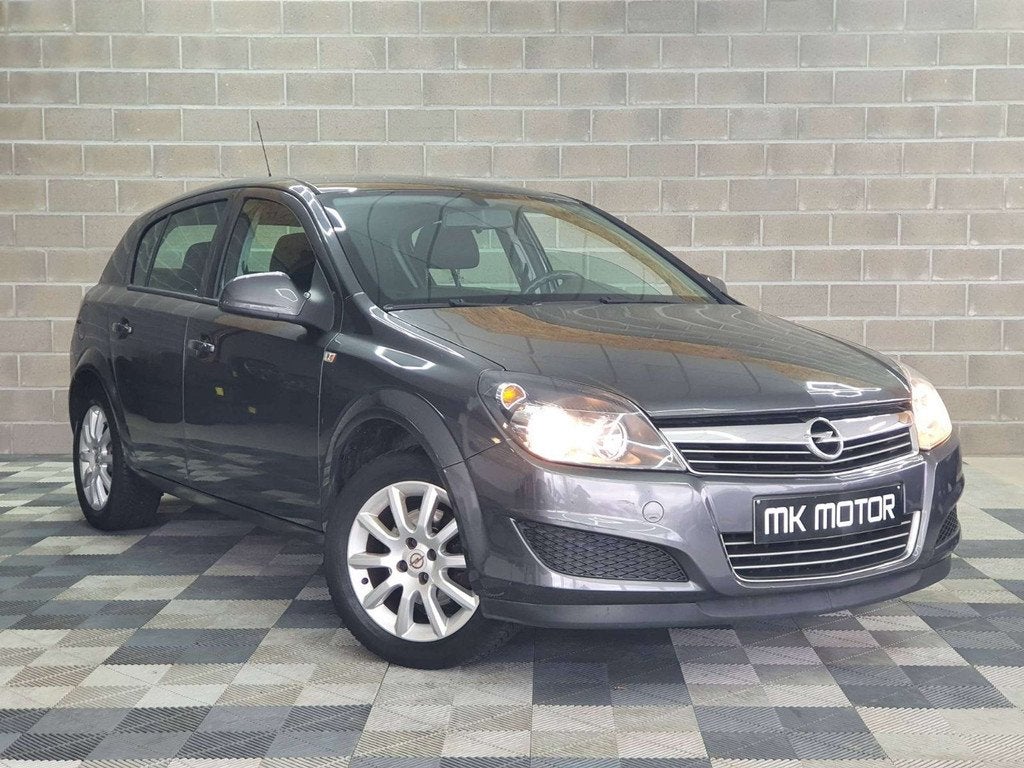 Opel Astra 1.4 ESSENCE 90CV - 5 PORTES - CRUISE - CLIM, Voorwielaandrijving, Stof, Gebruikt, Automatische klimaatregeling