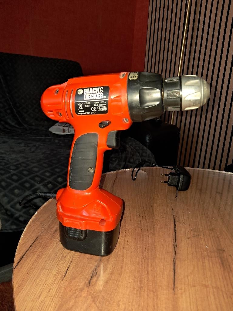 Visseuse black et decker avec chargeur, Bricolage & Construction, Outillage | Foreuses, Enlèvement, Utilisé, Autres types, Vitesse variable