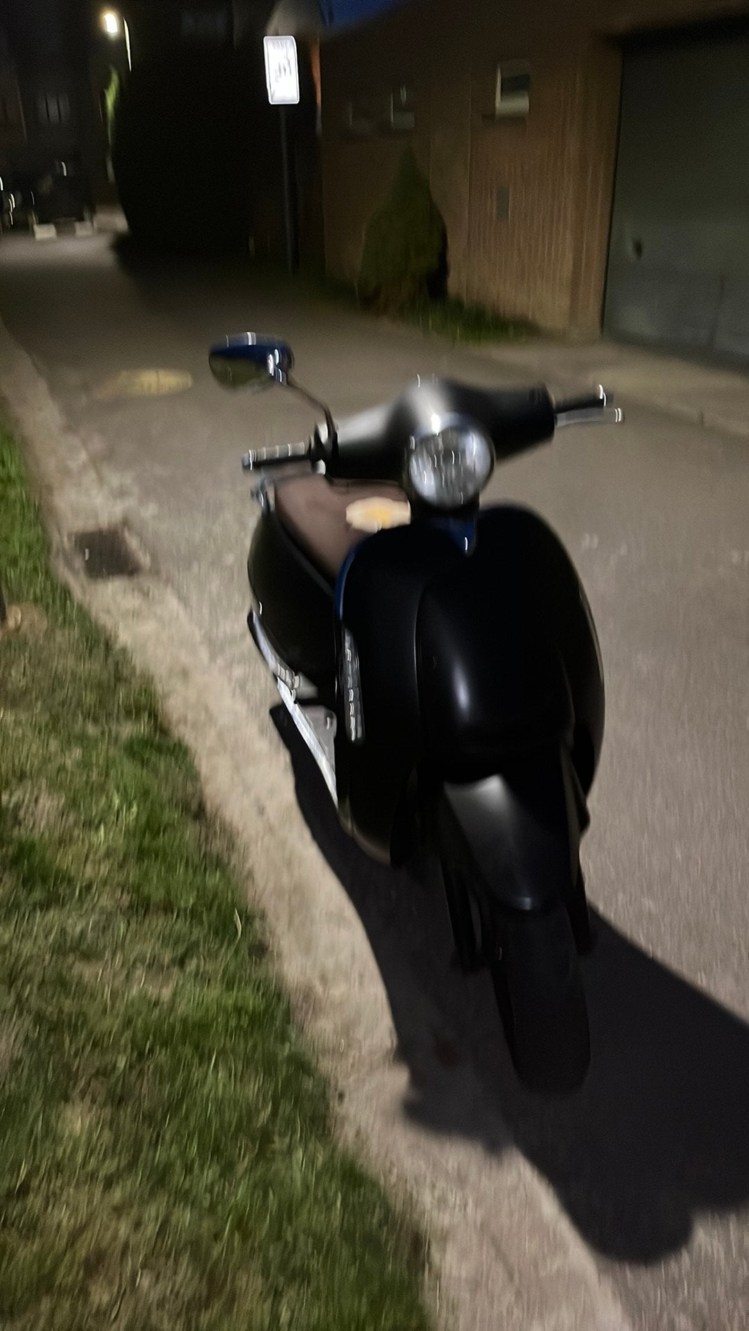 50cc scooter, Fietsen en Brommers, Ophalen, Zo goed als nieuw