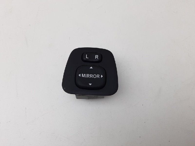 COMMUTATEUR RÉTROVISEURS Toyota Aygo (B40), Dhr. M. Roggen, Toyota, Stadsweg 37 37
9917 PV  WIRDUM GR., NL, Utilisé