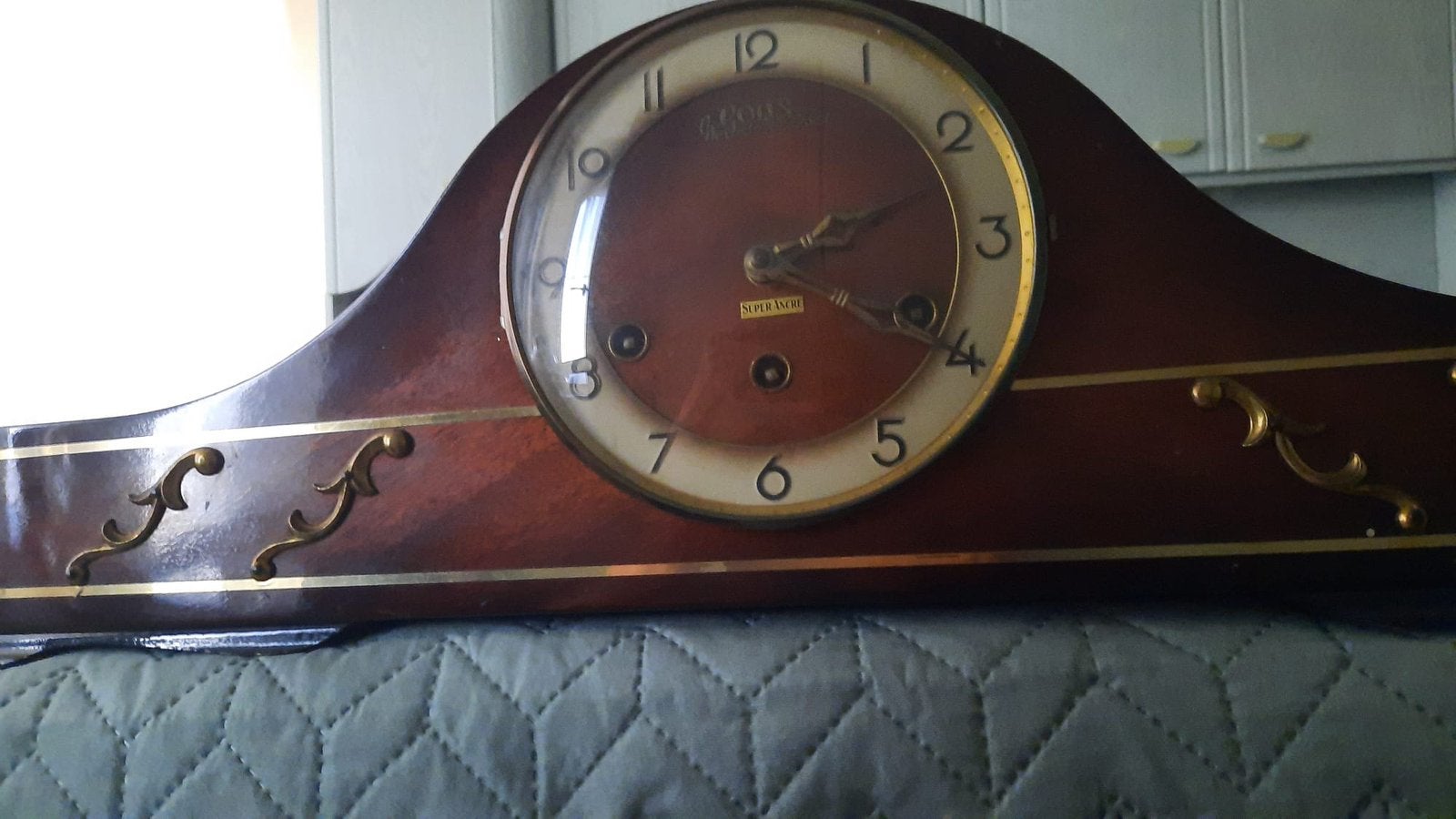 een Duitse Hermle "Westminster Belcanto"" schouwklok, Ophalen
