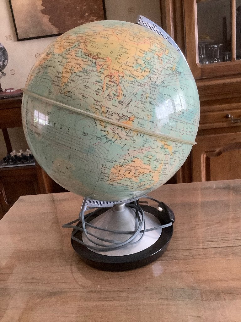 Oude wereldbol, Ophalen