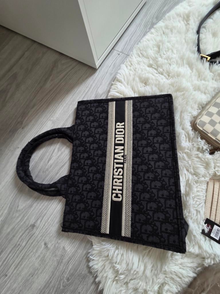Sac Christian dior, Enlèvement