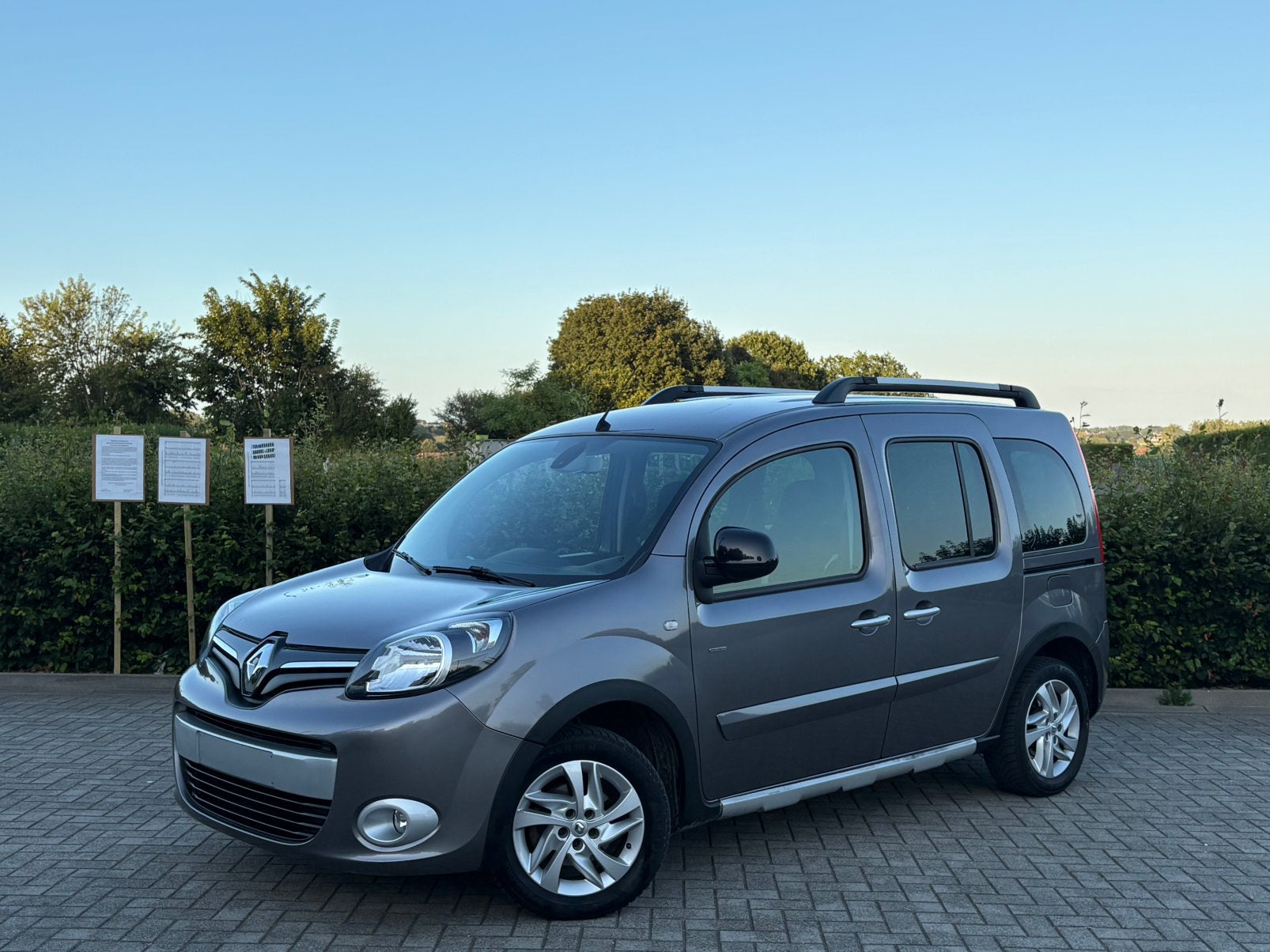 Renault Kangoo 1.2 benzine 130.000km 2016, Autos, Renault, Particulier, Kangoo, ABS, Phares directionnels, Airbags, Air conditionné