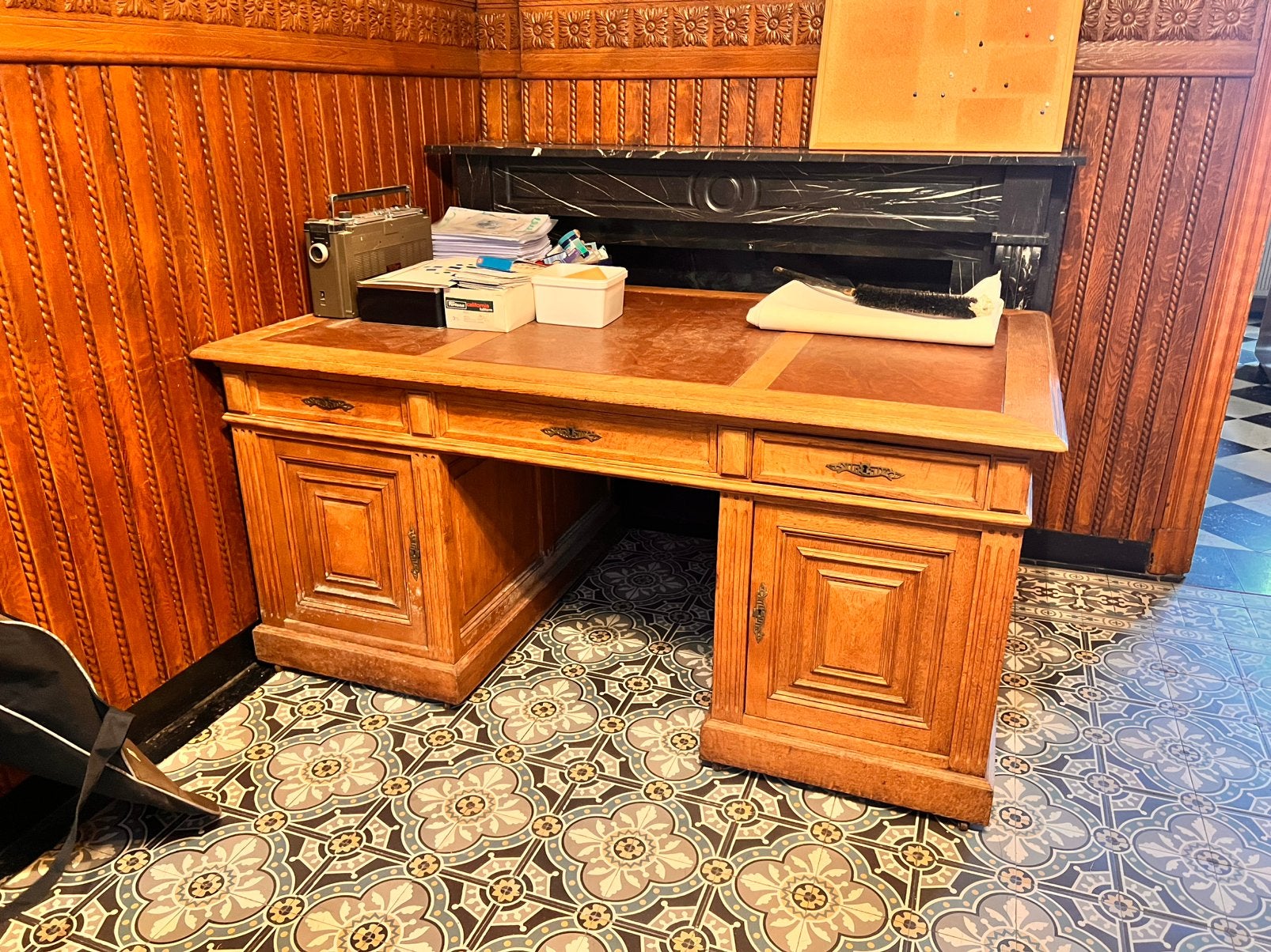 Massieve eiken bureau, Antiek en Kunst, Ophalen