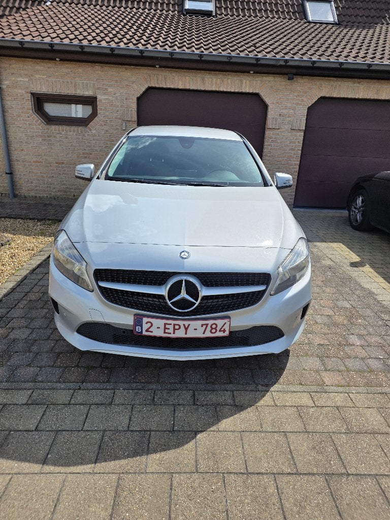 Mercedes A class 180D 2016, Auto's, Voorwielaandrijving, Stof, Zwart, 5 deurs