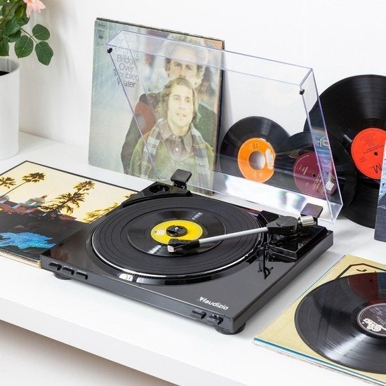 Tourne-disques Audizio RP310 entraîné par courroie Noir

 ne, TV, Hi-fi & Vidéo, Neuf, Autres marques, Tourne-disque, Enlèvement