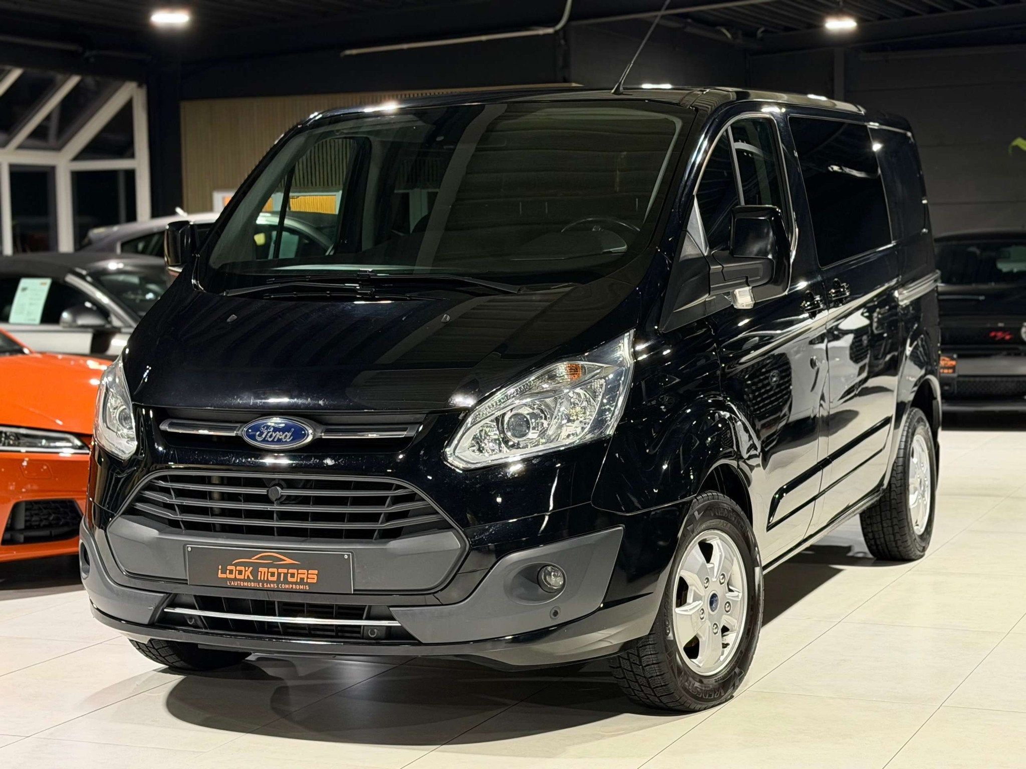 Ford Transit Custom 2.0 TDCi 136cv DOUBLE PORTES LATERALES 5, Voorwielaandrijving, 4 cilinders, Zwart, 6 deurs