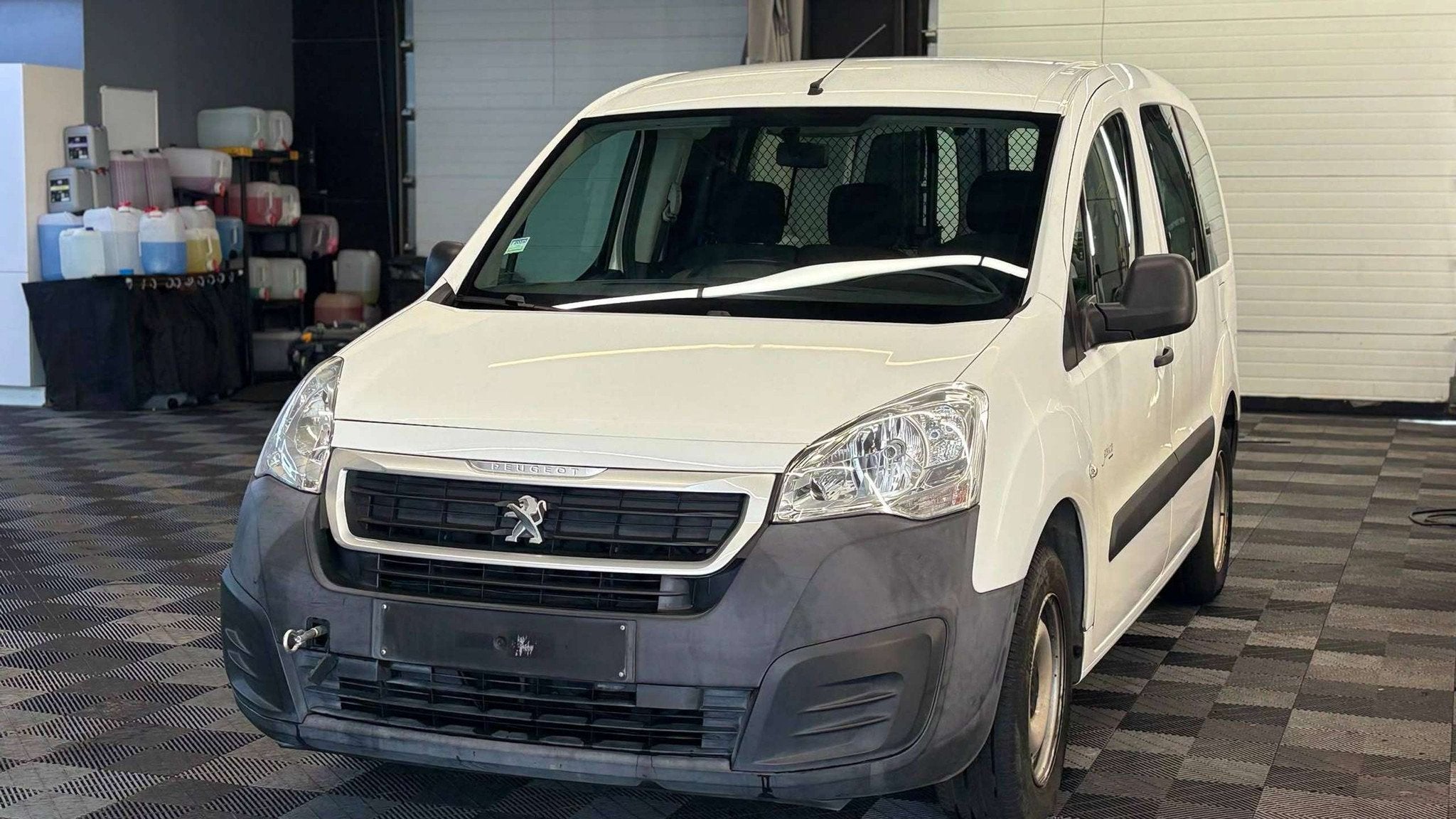 Peugeot Partner BENZINE bj2017 EUR6b JOINT DE CULASSE, Gebruikt, 4 cilinders, Wit, Bedrijf