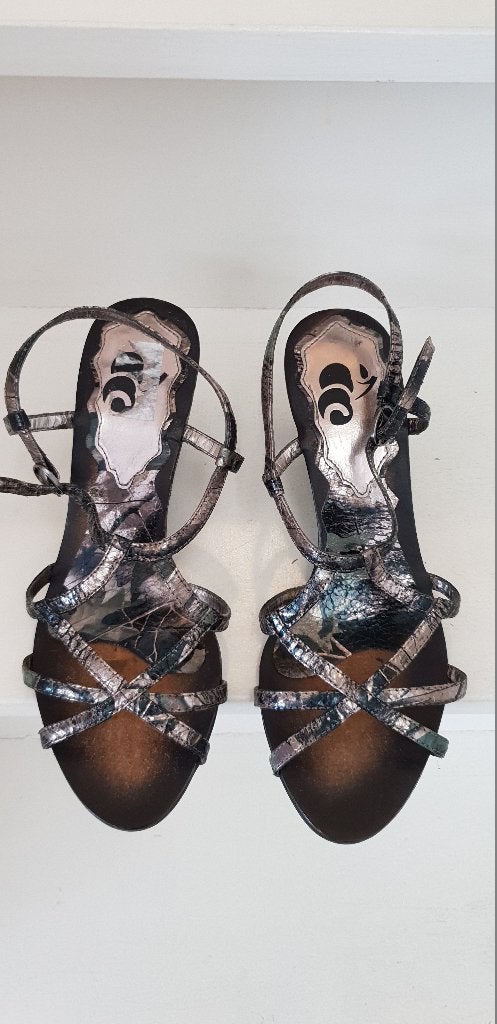 Elegante sandalen met sleehak, Kleding | Dames, Schoenen, Gedragen, Sandalen of Muiltjes, Ophalen of Verzenden
