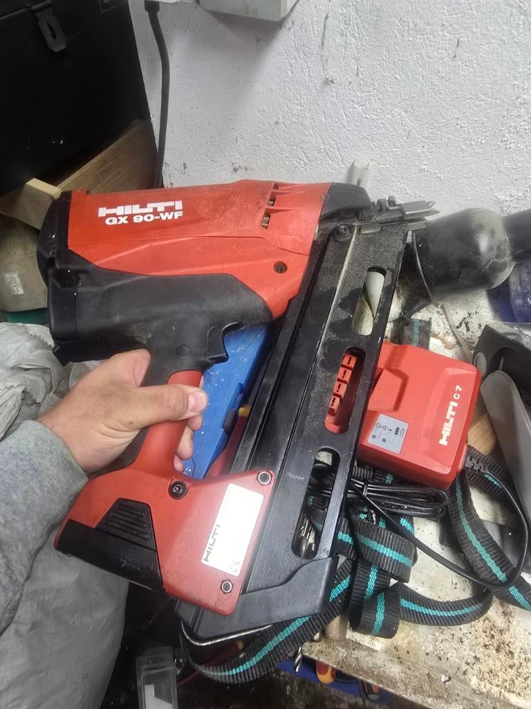 Cloueuse, Enlèvement