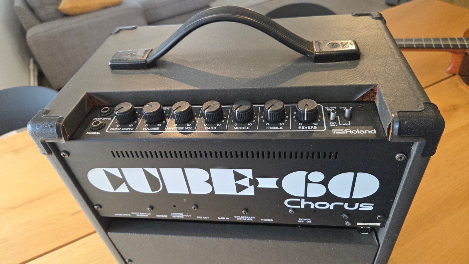 Vintage versterker Roland cube60 chorus, Muziek en Instrumenten, Versterkers | Bas en Gitaar, Ophalen, Gebruikt, 50 tot 100 watt