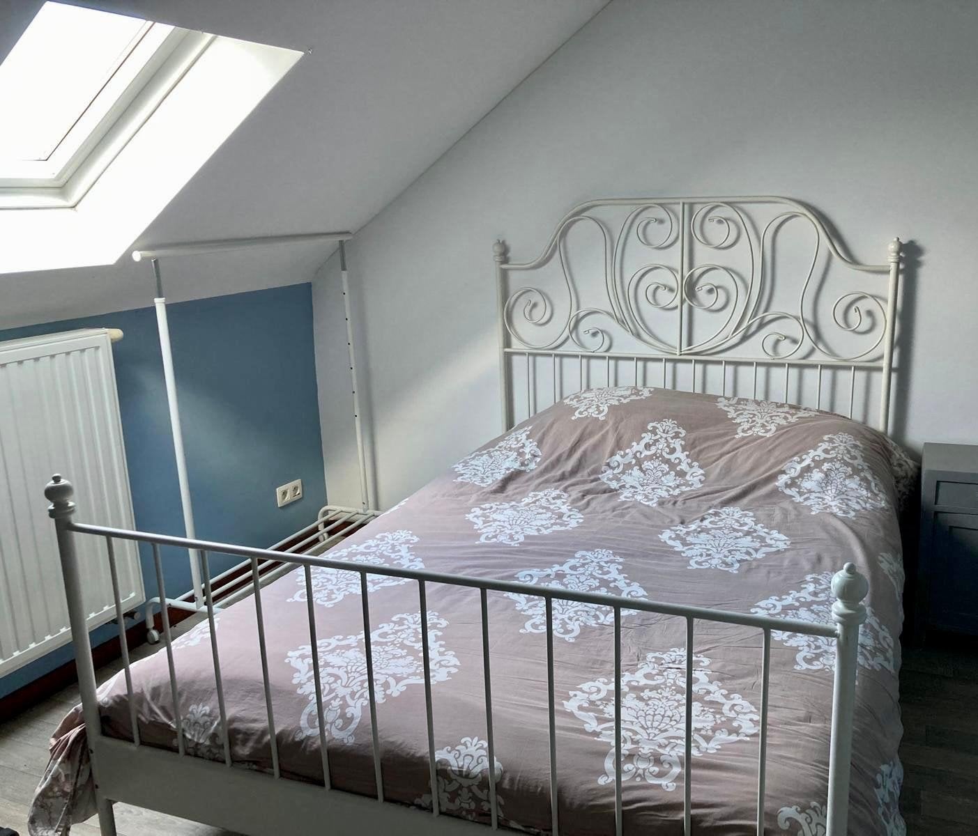 Lit double IKEA LEIRVIK 140x200 cm avec sommier à lattes, Maison & Meubles, 140 cm, Enlèvement, Utilisé, Blanc