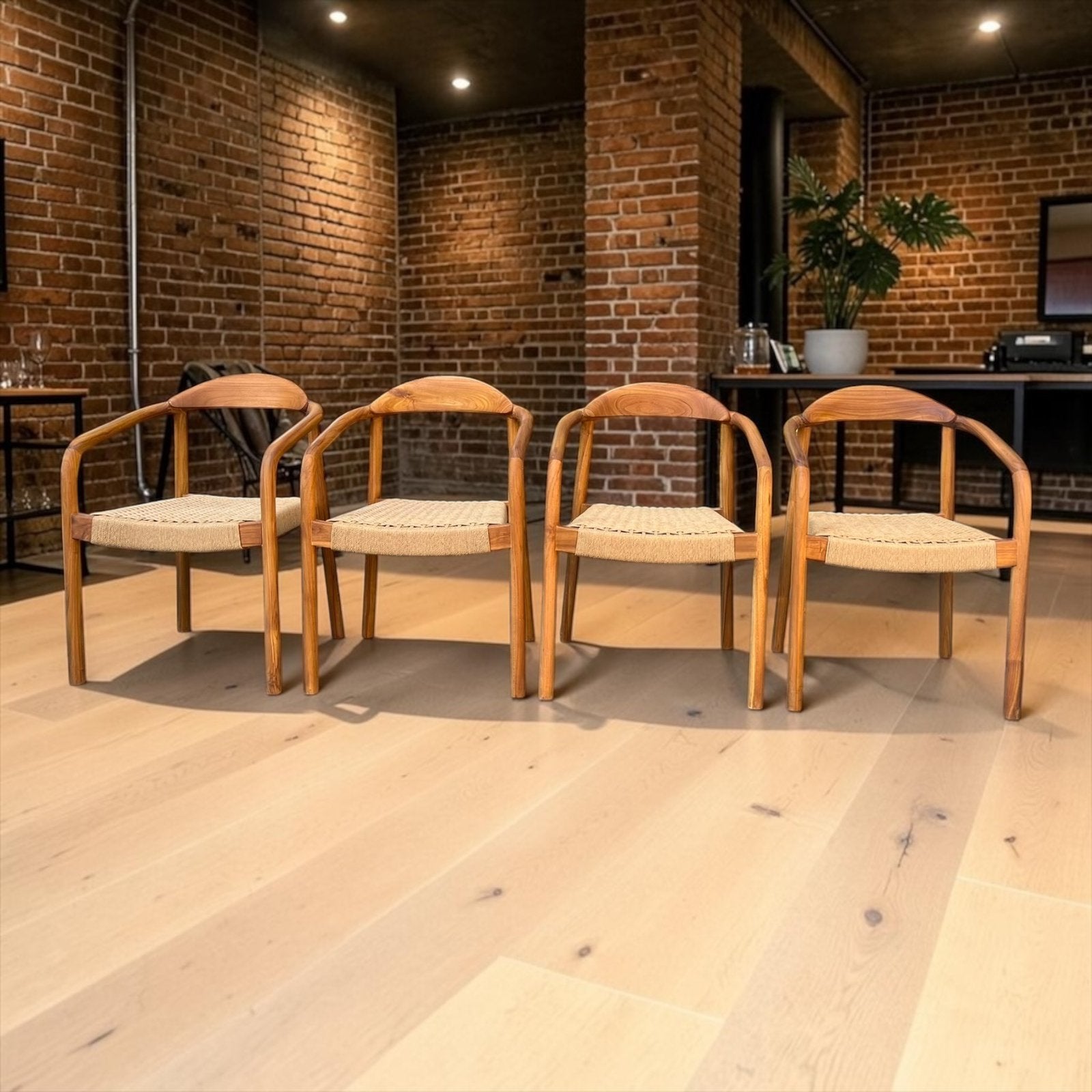 Set van 4 masssief houten stoelen met koord / armleuning, Antiek en Kunst, Antiek | Meubels | Stoelen en Sofa's, Ophalen