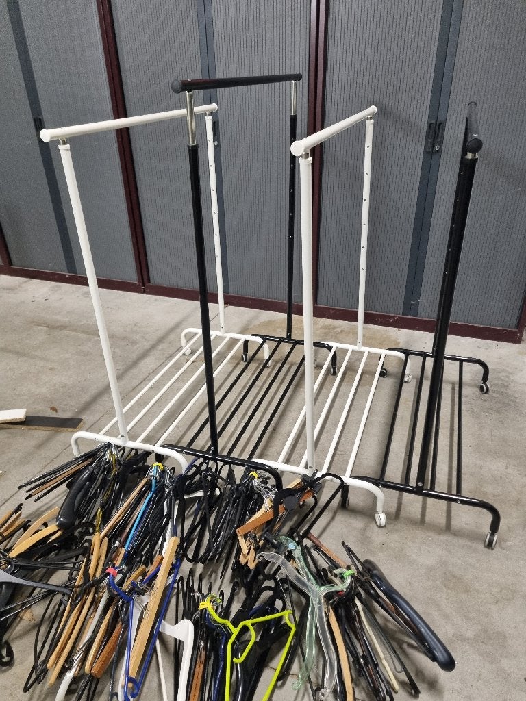 4 porte-vêtements, Enlèvement, Utilisé, 100 à 150 cm, Autres matériaux