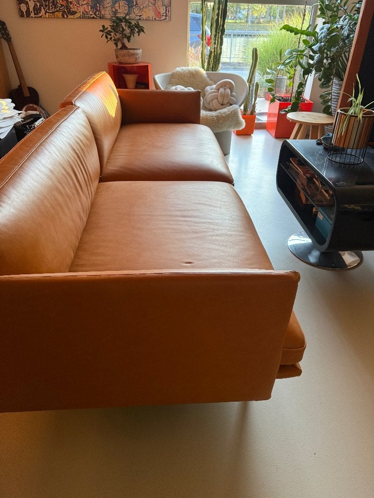 Design Muuto 2 x 3-zit, uitstekende staat, 2 vr prijs van 1, Ophalen, Zo goed als nieuw, Leer, Scandinavisch design, zeer strak van het gekende merk Muuto.