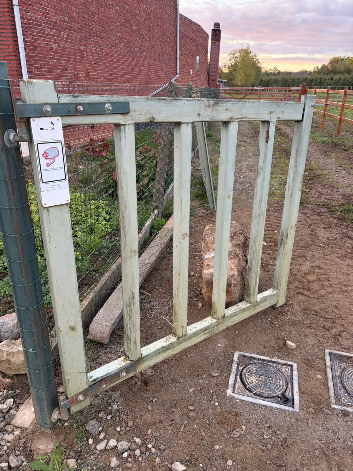 Houten poort | 2 vleugels (2x1m60 en 1m40 hoog), Enlèvement, Comme neuf