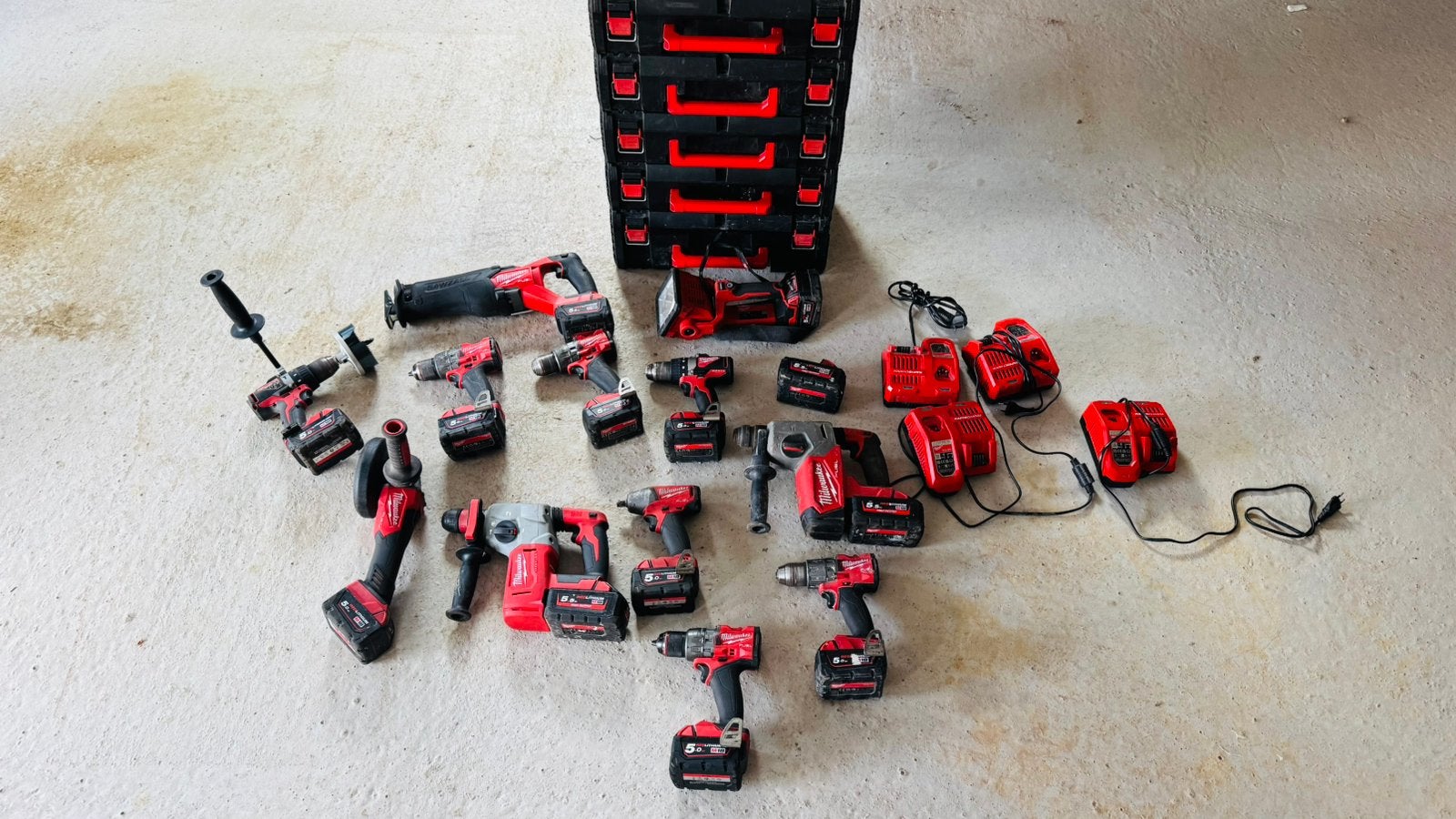 PACK MILWAUKEE M18 12 MACHINES/ 13 BATTERIES/ 4 CHARGEURS, Enlèvement, Comme neuf