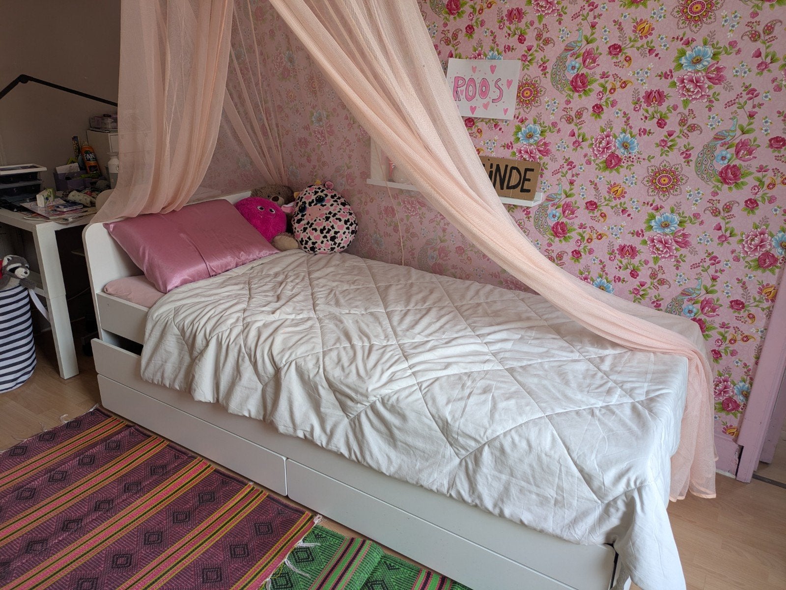 Bed met uitschuifbaar bed van Ikea., Kinderen en Baby's, Kinderkamer | Bedden, Zo goed als nieuw, Matras, Ophalen