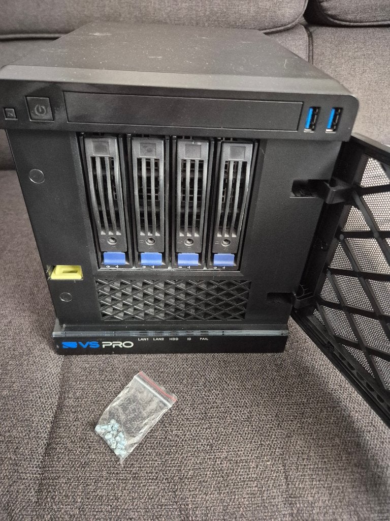 Mini Pc/server/Nas met 4 Drive Bays, Ophalen, Gebruikt, Custom build, SSD