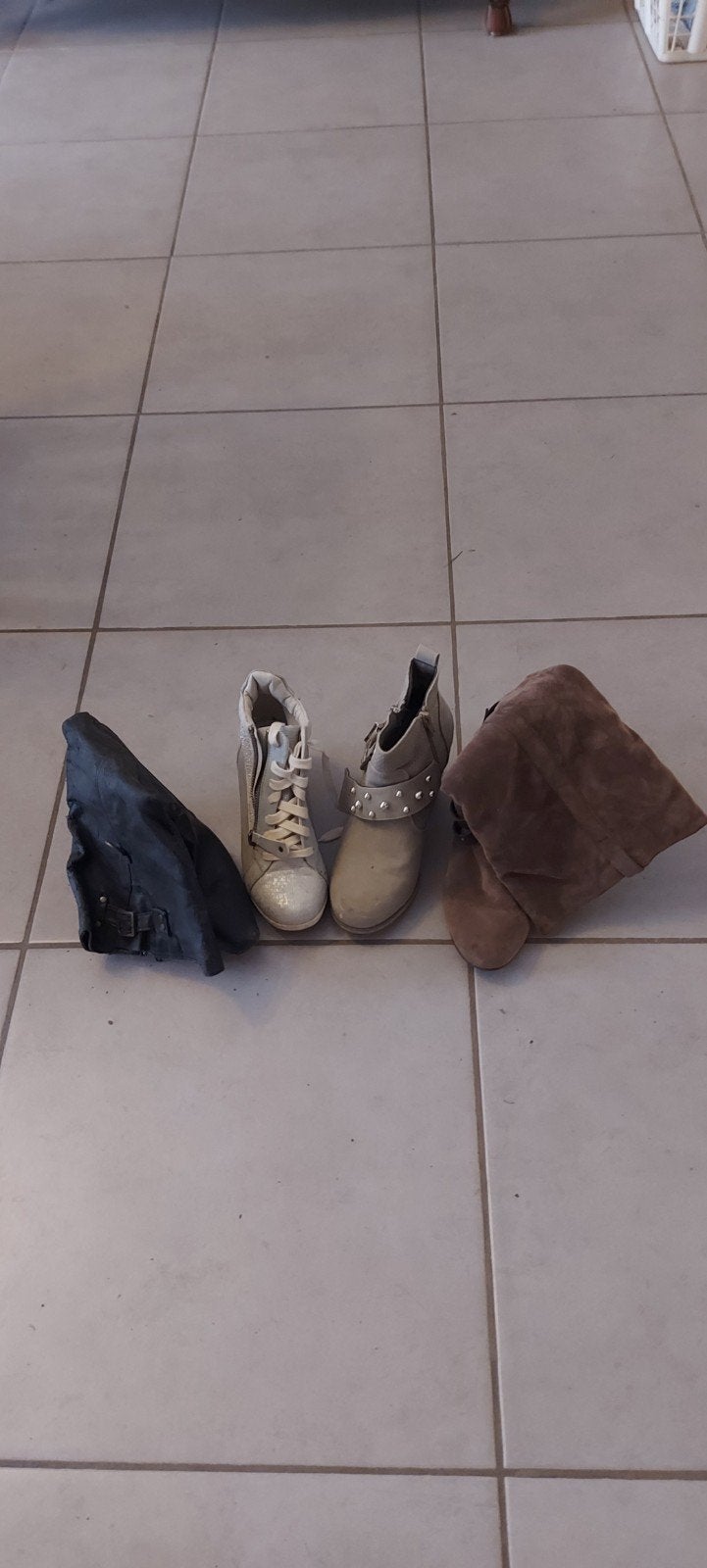 vend lots de bottes femme prix 2 euros, Divers, Enlèvement ou Envoi