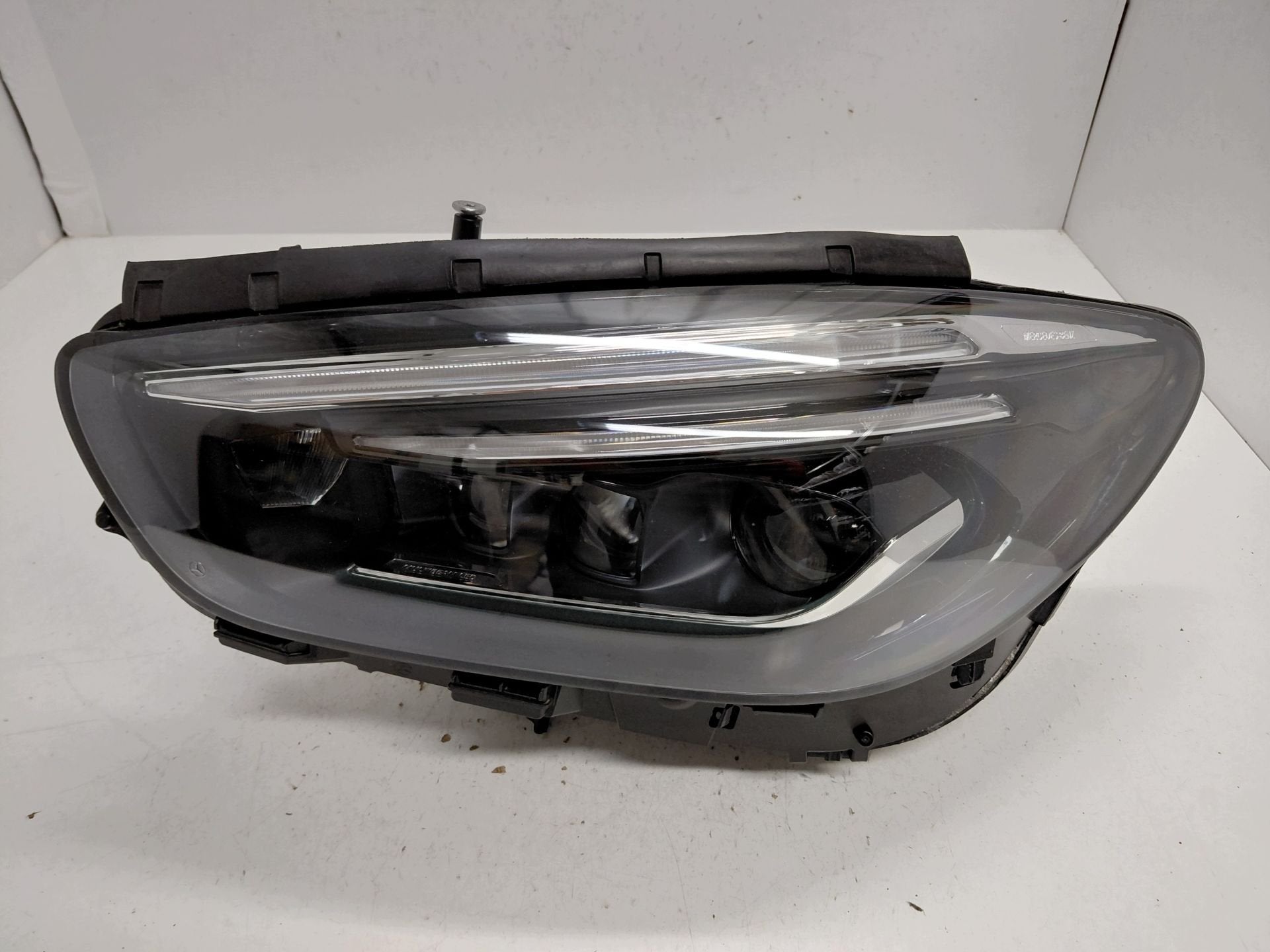 Phare gauche Mercedes Classe B W247 A2479068305, Mercedes-Benz AG, Mercedes-Benz, Utilisé, Mercedesstrasse 120
70372  Stuttgart, DE