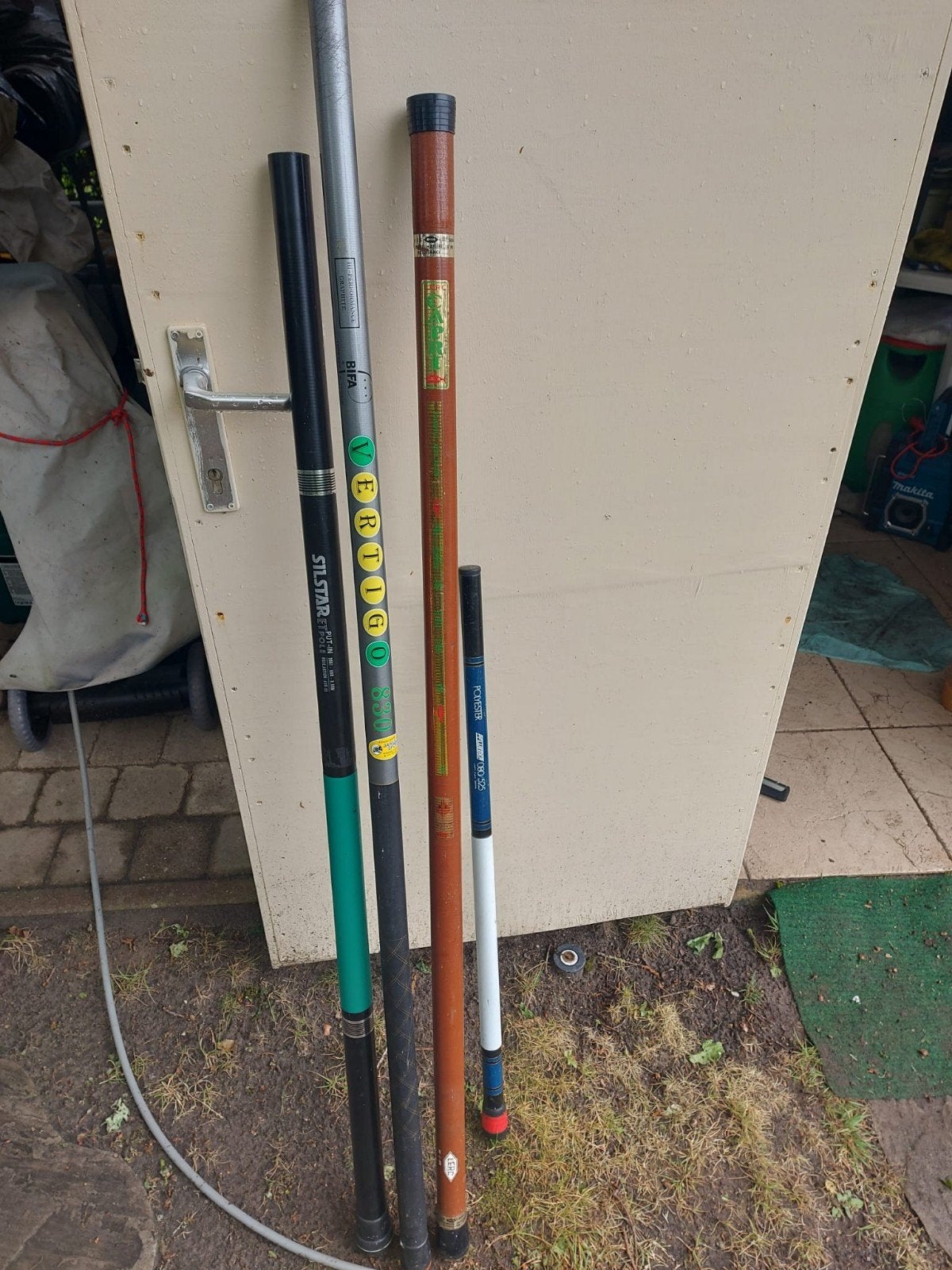 4 visstokken, Ophalen
