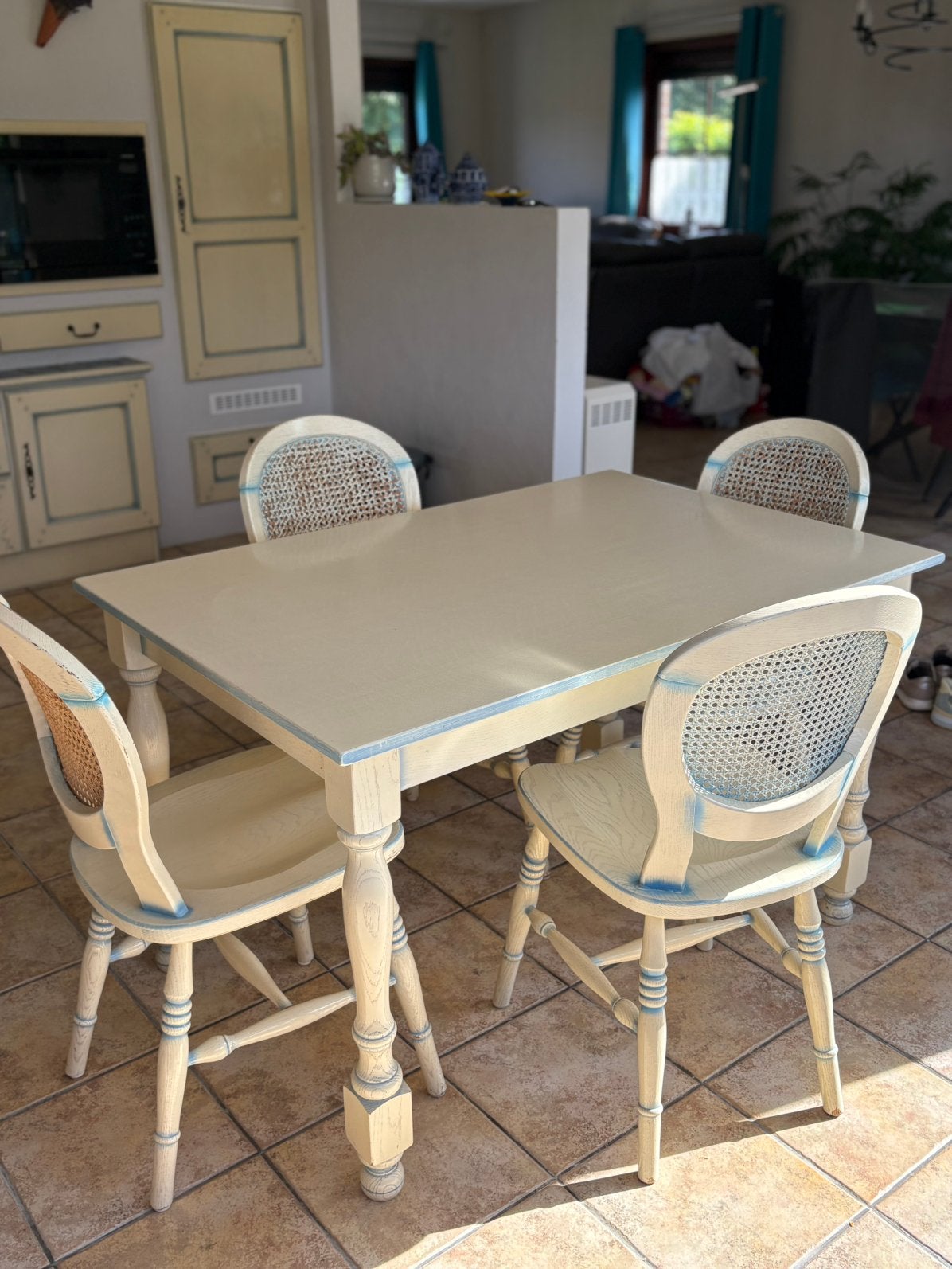 Table en bois et 4 chaises, Provençal., Enlèvement, Utilisé, Quatre