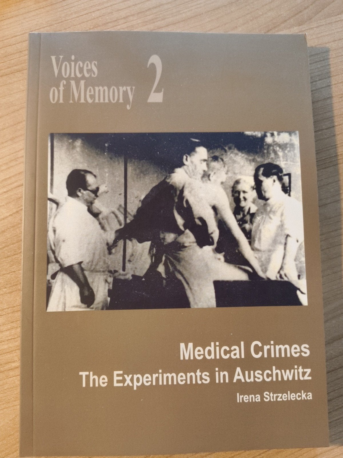 Voices of Memory 2 Irena Strzelecka, Envoi, Comme neuf, Irena Strzelecka, Europe