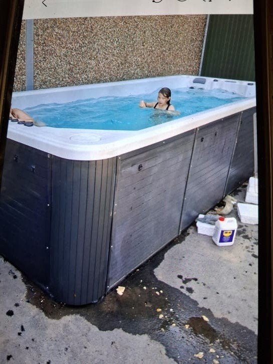 spa de nage.  zwemspa. jacuzzi, Envoi