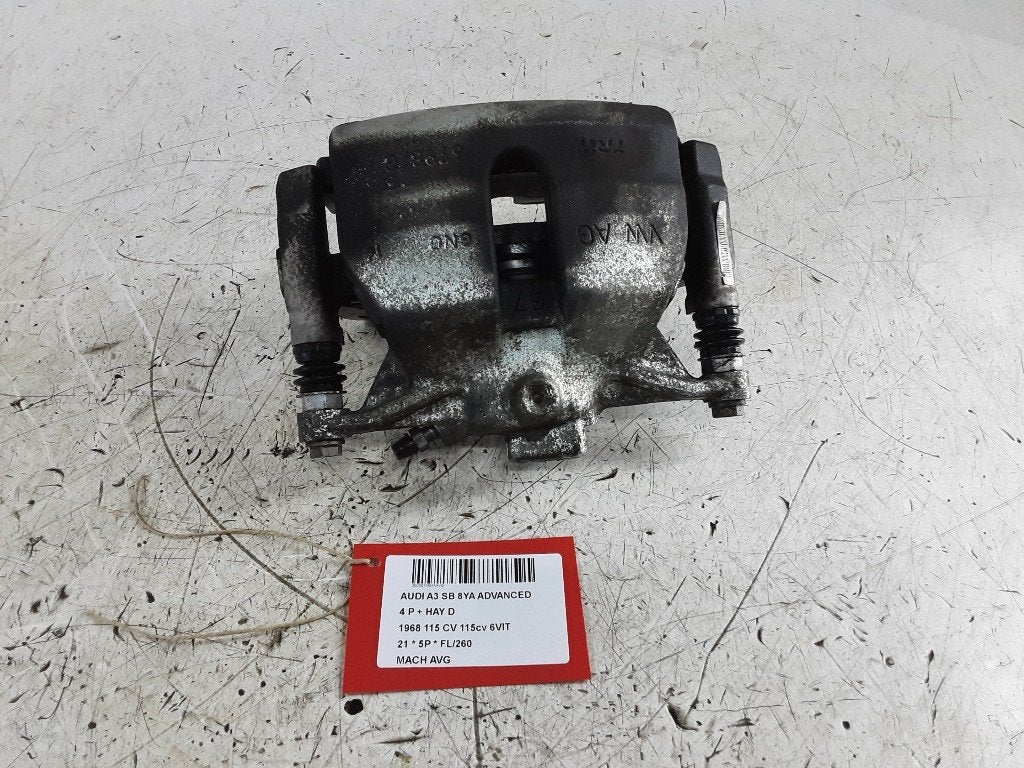 REMKLAUW LINKS VOOR Audi A3 Sportback (8YA) (01-2019/-), Gebruikt, Mevr. I. Hauben, Audi, Rue de l'Espoir 34 34
4030  GRIVEGNÉE, BE