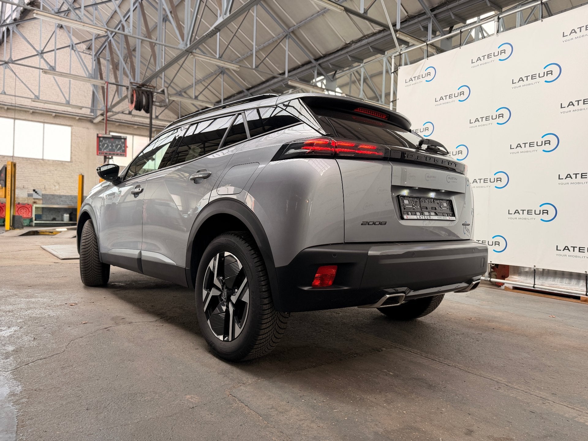 Peugeot 2008 Allure 1.2 Hybrid 145 mHEV (bj 2025, automaat), Automaat, Stof, Gebruikt, https://public.car-pass.be/vhr/61086bc7-e692-44c7-ac33-c8815e2a6899