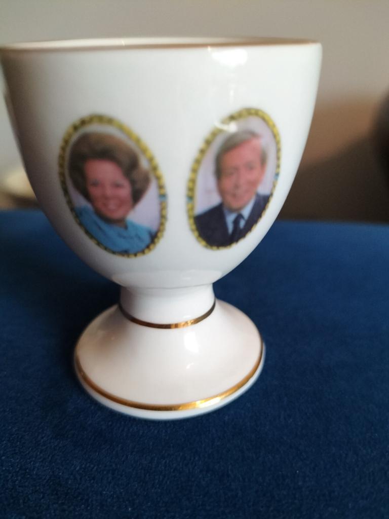 Porseleinen eierdopje koningin Beatrix en prins Claus, Verzenden