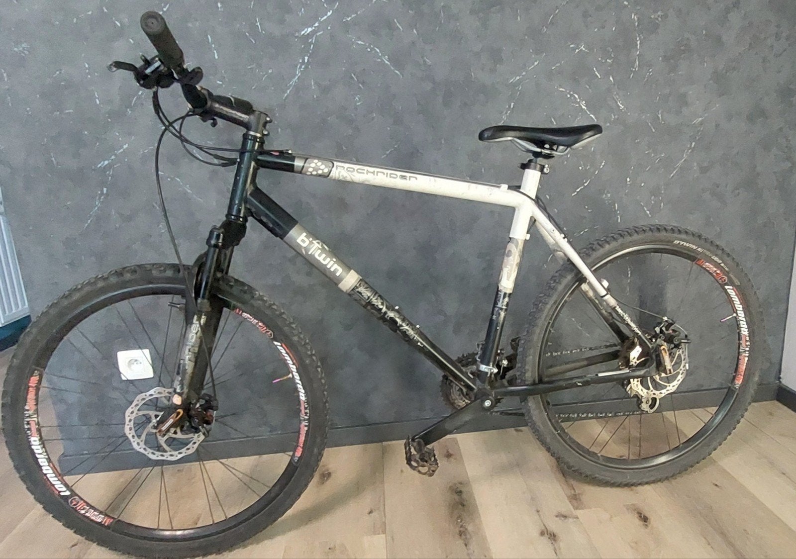 vtt avec un paire de roue shimano en plus