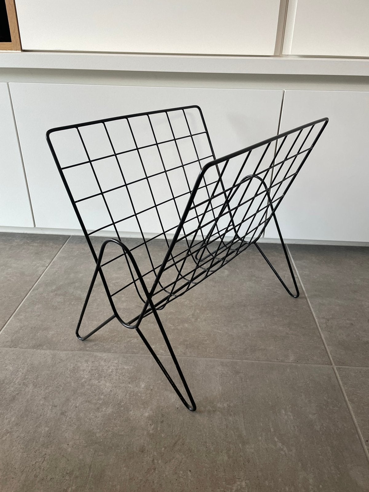Loft 42 Tijdschriftenrek Staand - Metaal - Mat Zwart, Huis en Inrichting, Woonaccessoires | Krantenbakken en Lectuurbakken, Tijdschriftenrek